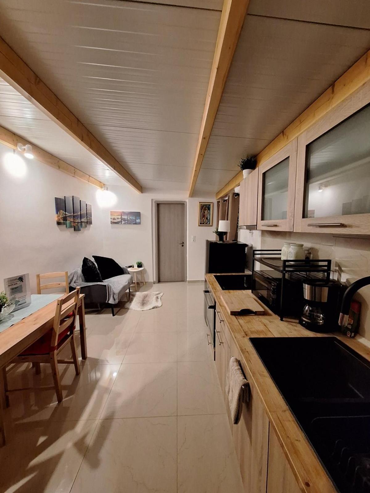 Апартаменты Johnson House Рафина Номер фото